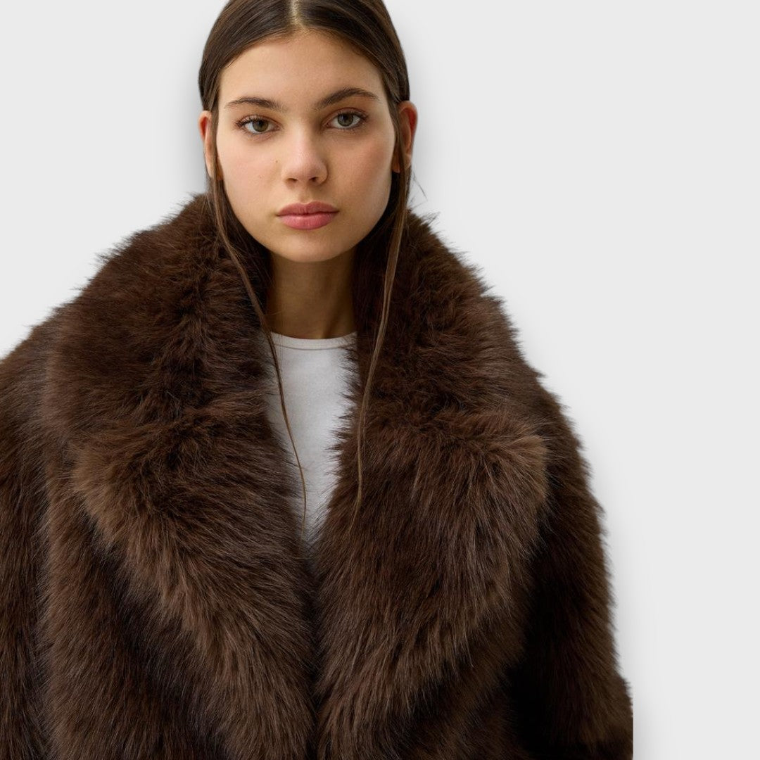 Illia | Short Faux Fur Jacket with Oversized Collar