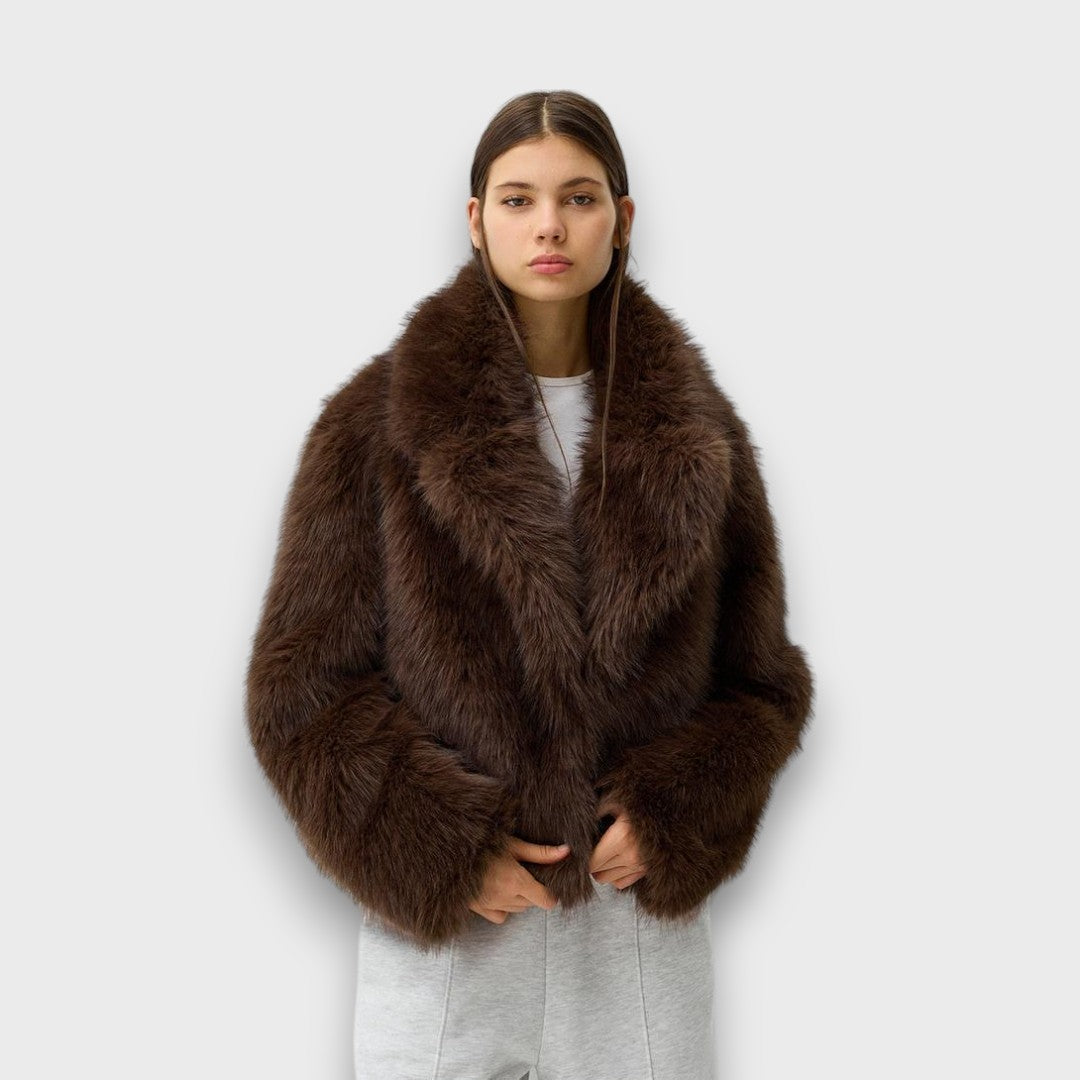 Illia | Short Faux Fur Jacket with Oversized Collar